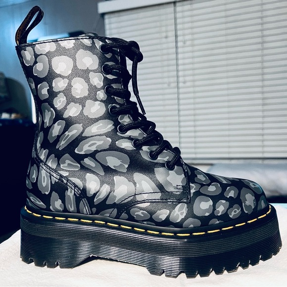 🚫SOLD!🚫NWOT |•DR. MARTENS•| JADON Black & Grey Cheetah Print Boots - Picture 2 of 15